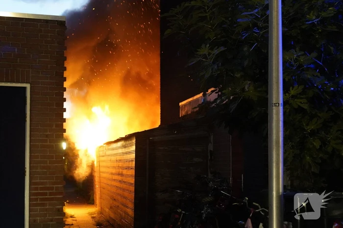 Schuur verwoest door uitslaande brand