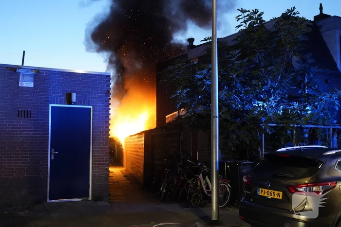 Schuur verwoest door uitslaande brand