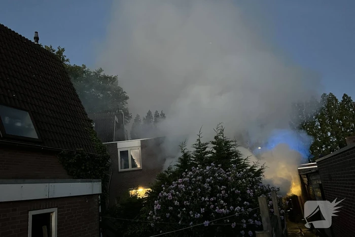 Schuur verwoest door uitslaande brand