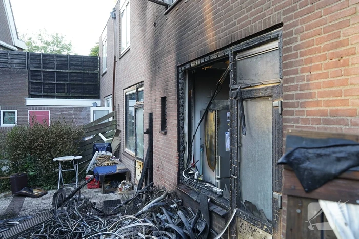 Schuur verwoest door uitslaande brand