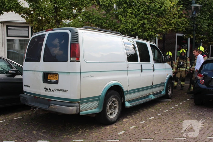 Eigenaar blust zelf brand in bestelbus