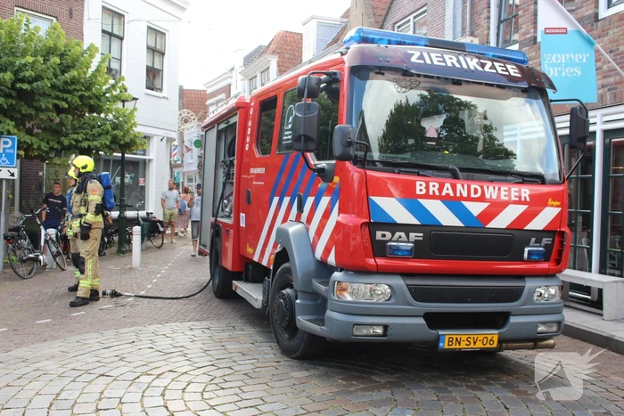 Eigenaar blust zelf brand in bestelbus