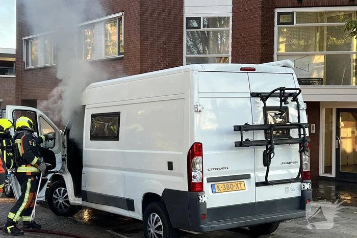 Kortsluiting veroorzaakt brand in camper
