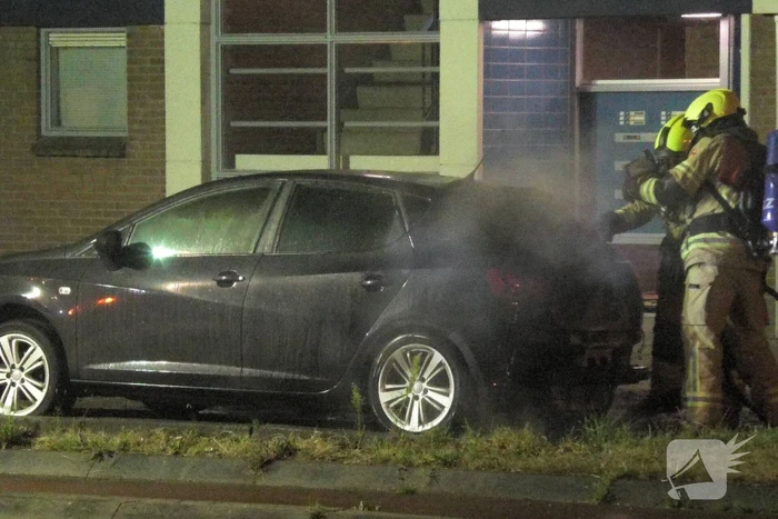 Auto zwaar beschadigd vanwege brand