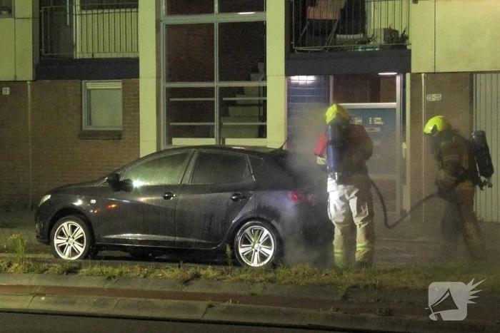 Auto zwaar beschadigd vanwege brand