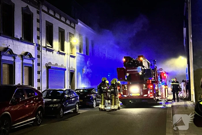 Veel rookontwikkeling bij brand in woning