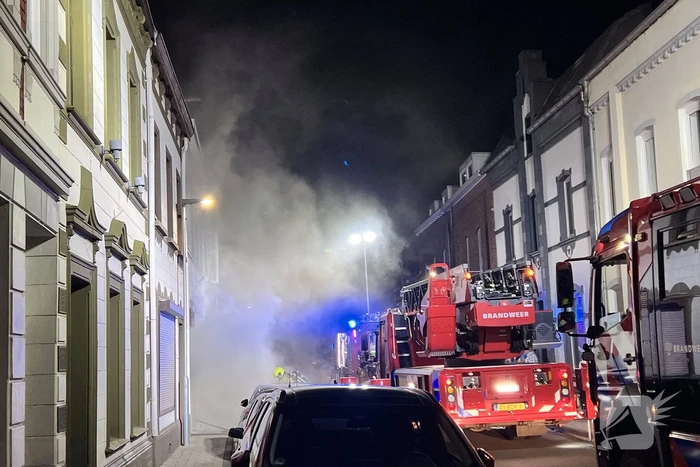 Veel rookontwikkeling bij brand in woning