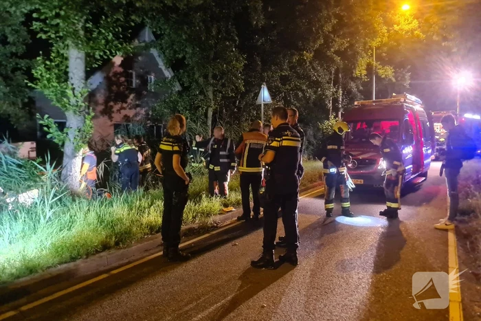 Auto raakt te water