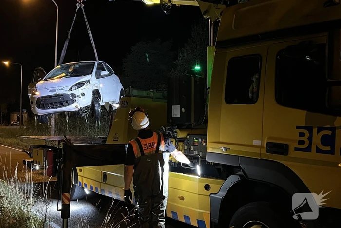 Auto raakt te water