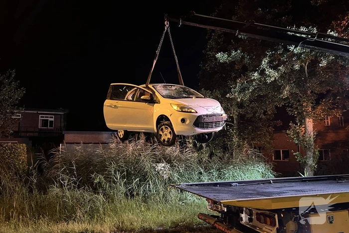 Auto raakt te water