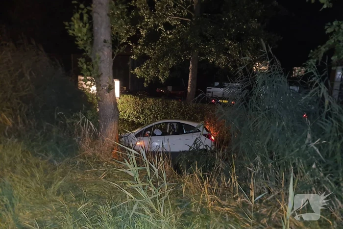 Auto raakt te water