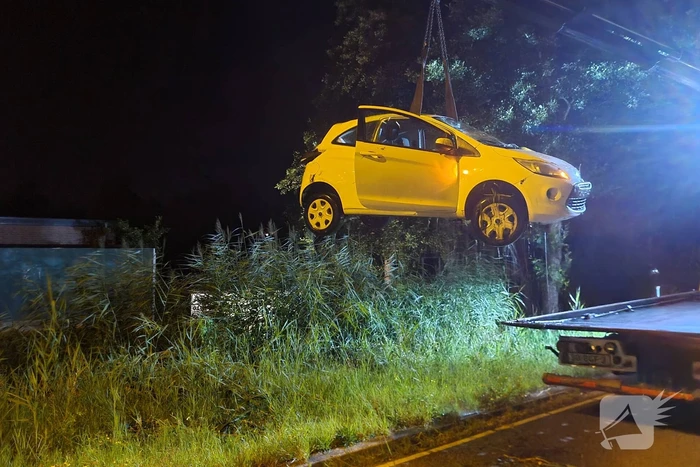 Auto raakt te water