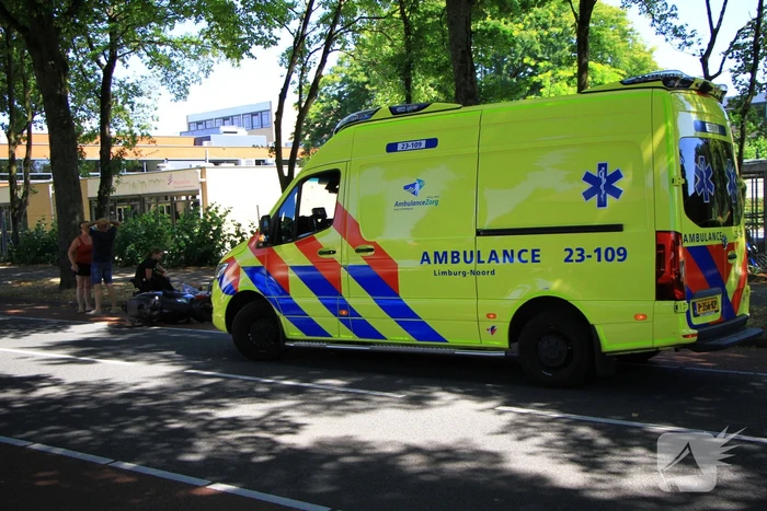 Scooterrijder en opzittende gewond bij ongeval