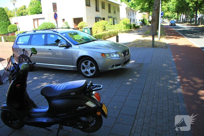 Scooterrijder en opzittende gewond bij ongeval