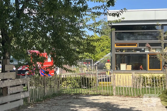Enorme rookwolken bij brand Aeres Groenhorst College