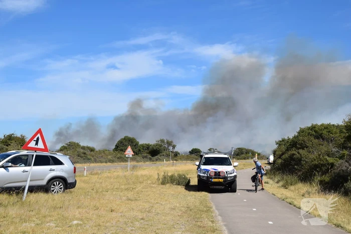 Brandweer massaal ingezet bij grote duinbrand