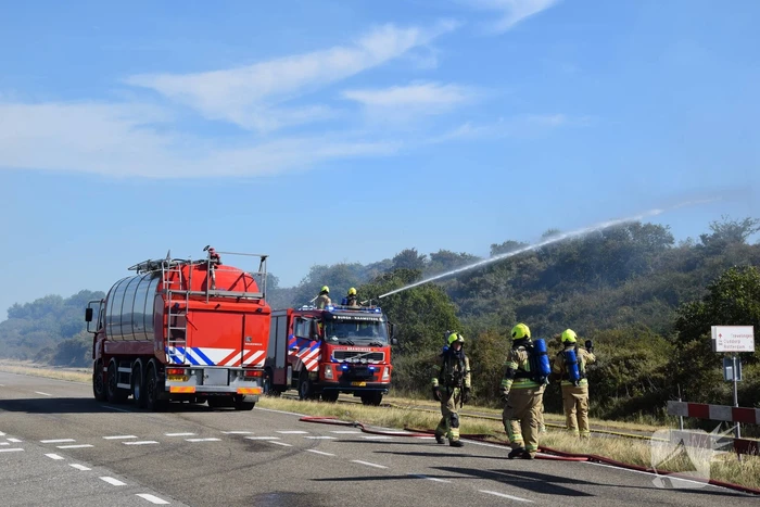 Brandweer massaal ingezet bij grote duinbrand