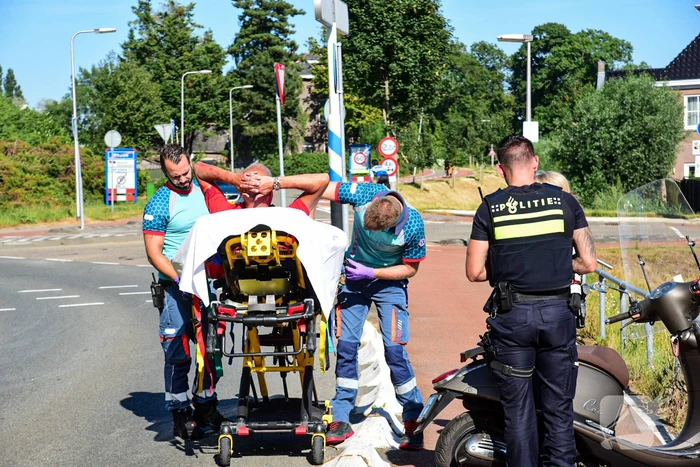 Scooterrijder gewond bij botsing bij oversteken