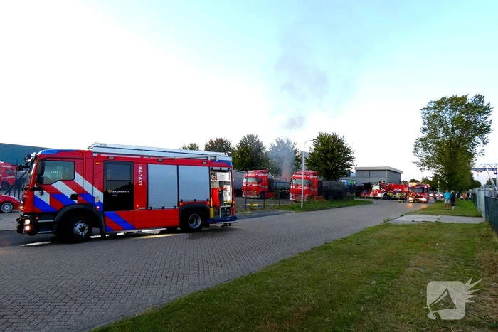 Brand in trailer van vrachtwagen