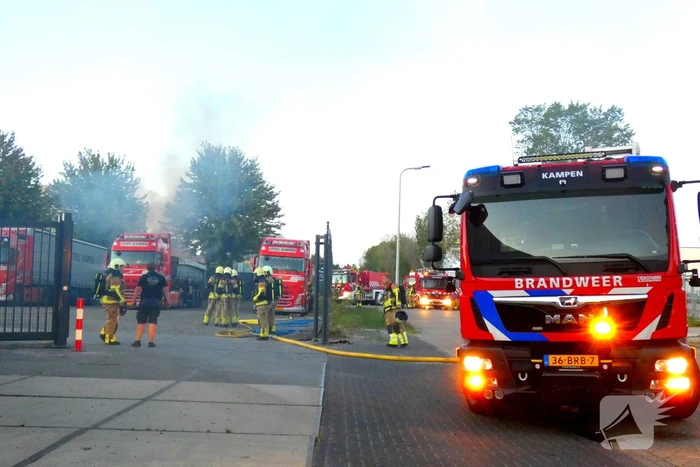 Brand in trailer van vrachtwagen