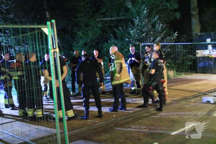 Brandweerduikers halen drenkeling uit kanaal