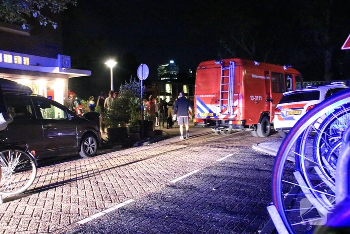 Brandweerduikers halen drenkeling uit kanaal