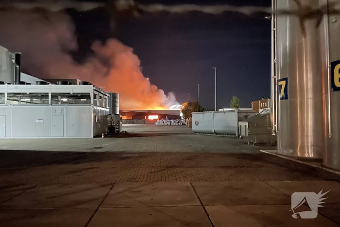 Grote uitslaande brand in loods Leemans Afval en Reiniging