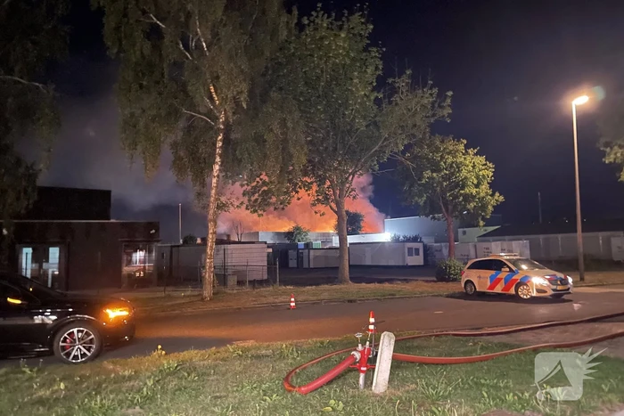 Grote uitslaande brand in loods Leemans Afval en Reiniging