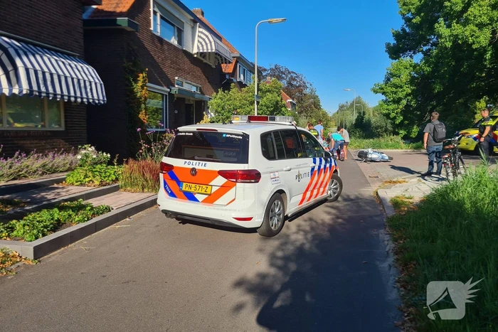 Twee scooterrijders in botsing
