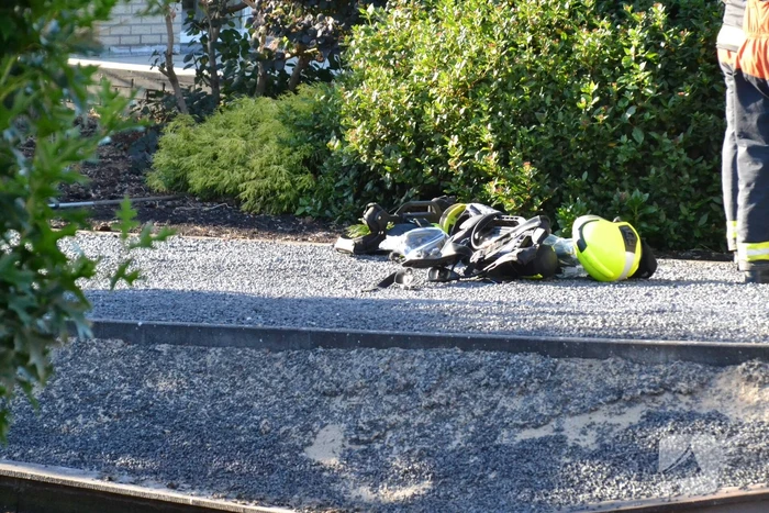 Rookontwikkeling onder de grond in tuin