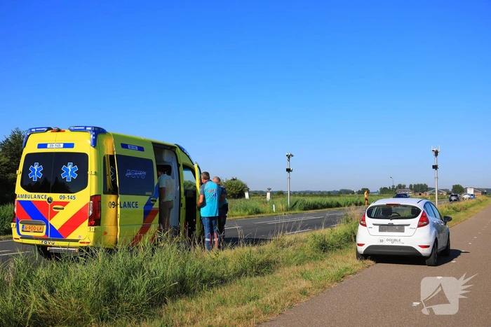 Auto belandt in sloot bij ongeval