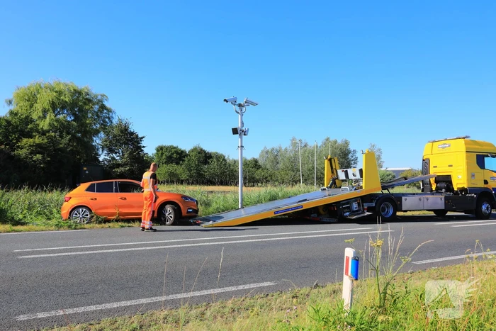 Auto belandt in sloot bij ongeval