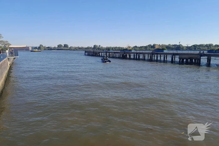 Zoekactie naar mogelijke persoon te water