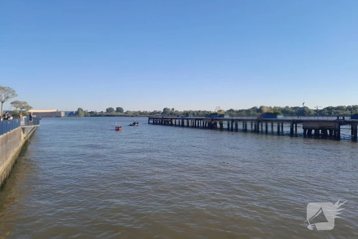 Zoekactie naar mogelijke persoon te water