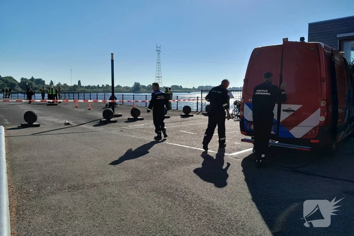 Zoekactie naar mogelijke persoon te water