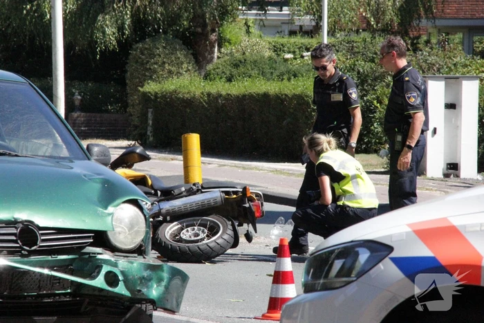 Motorrijder zwaargewond bij verkeersongeval