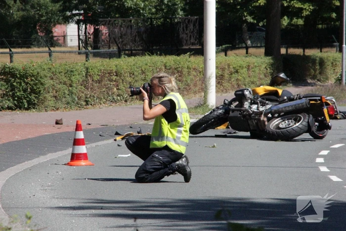 Motorrijder zwaargewond bij verkeersongeval