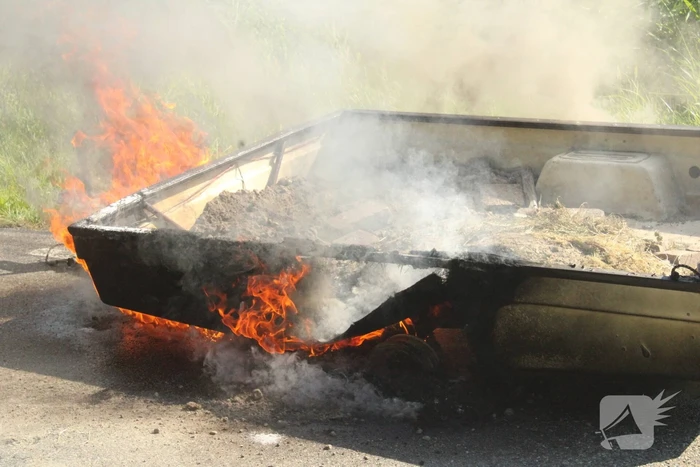 Vouwwagen vat vlam tijdens rijden