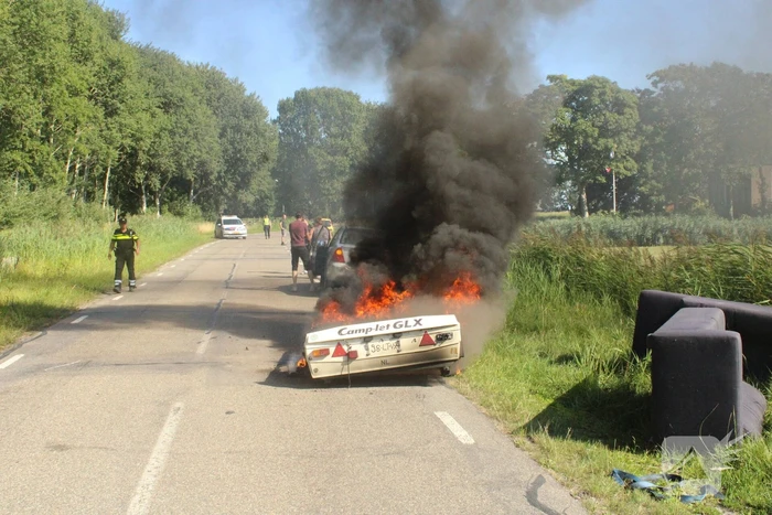 Vouwwagen vat vlam tijdens rijden