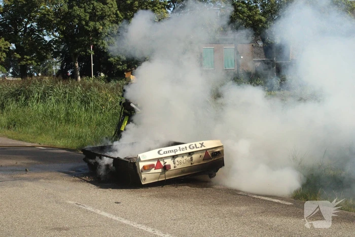 Vouwwagen vat vlam tijdens rijden