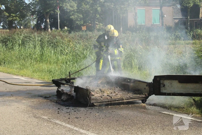 Vouwwagen vat vlam tijdens rijden