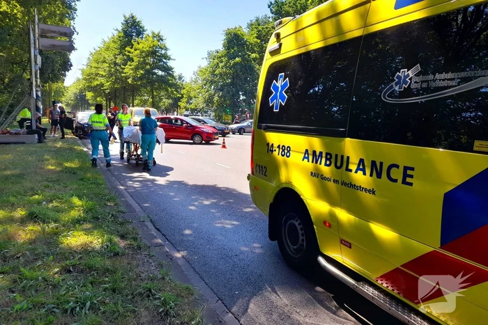 Twee auto's botsen bij afrit A27