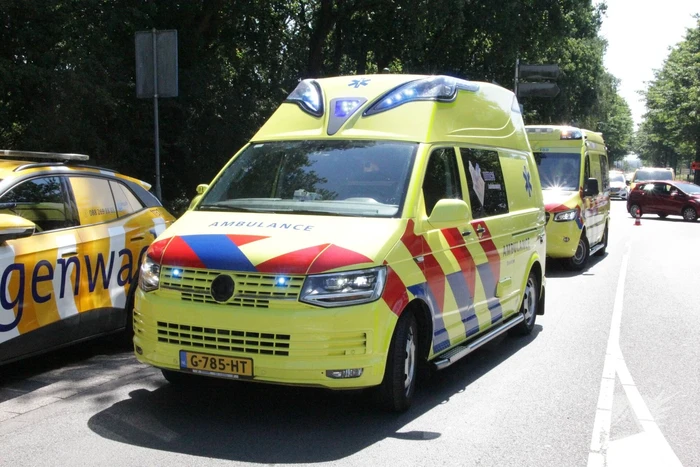 Twee auto's botsen bij afrit A27