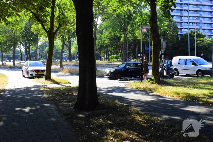 Scooterrijder gewond bij aanrijding met auto