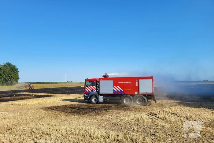 Brand verwoest groot deel akker