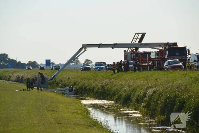 Persoon overleden na belanden in sloot bij ongeval