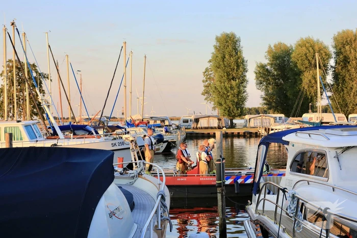 Waterscooter raakt in problemen op Eemmeer