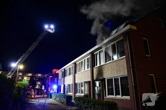 Uitslaande brand verwoest woning