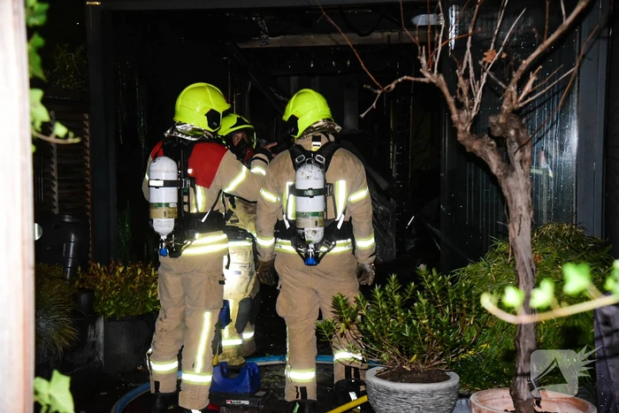 Uitslaande brand verwoest woning