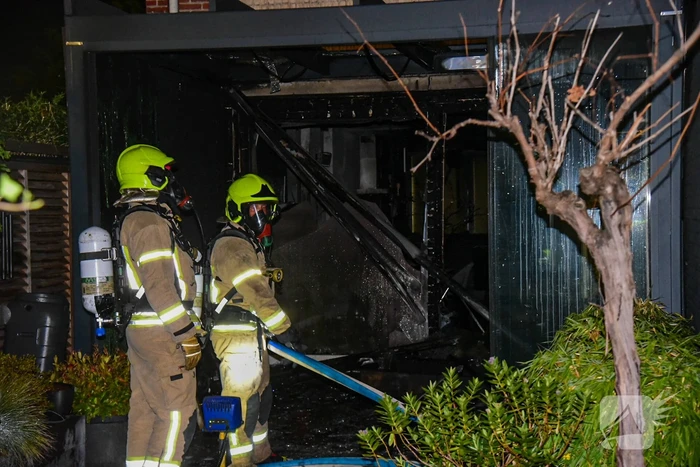 Uitslaande brand verwoest woning